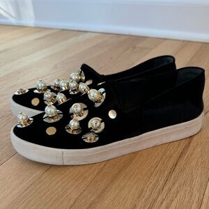 $495 Mercedes Castillo black velvet sneakers gold studs hardware statement sz 7
